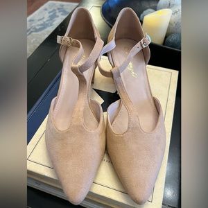 T-Strap Pumps by Huiyuzhi